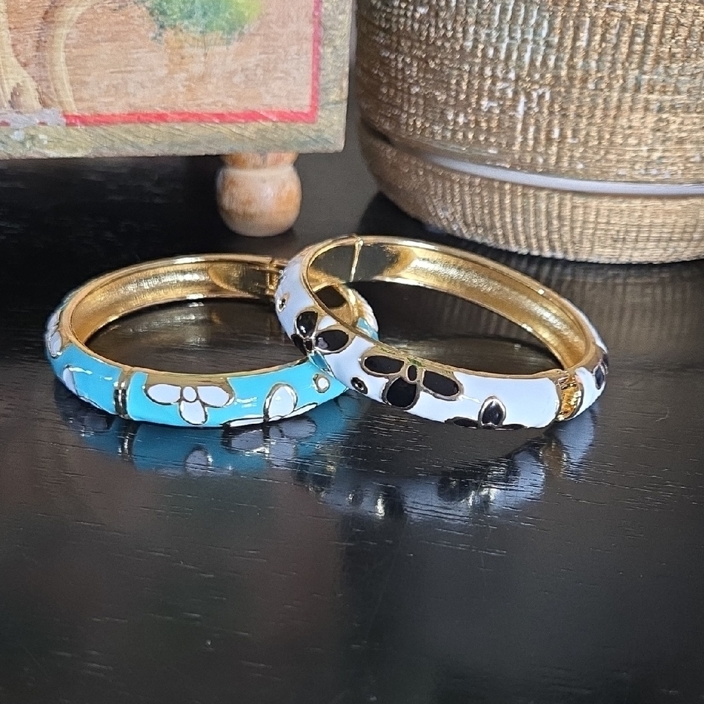 2 Piece Gold Tone Floral Bangle Set